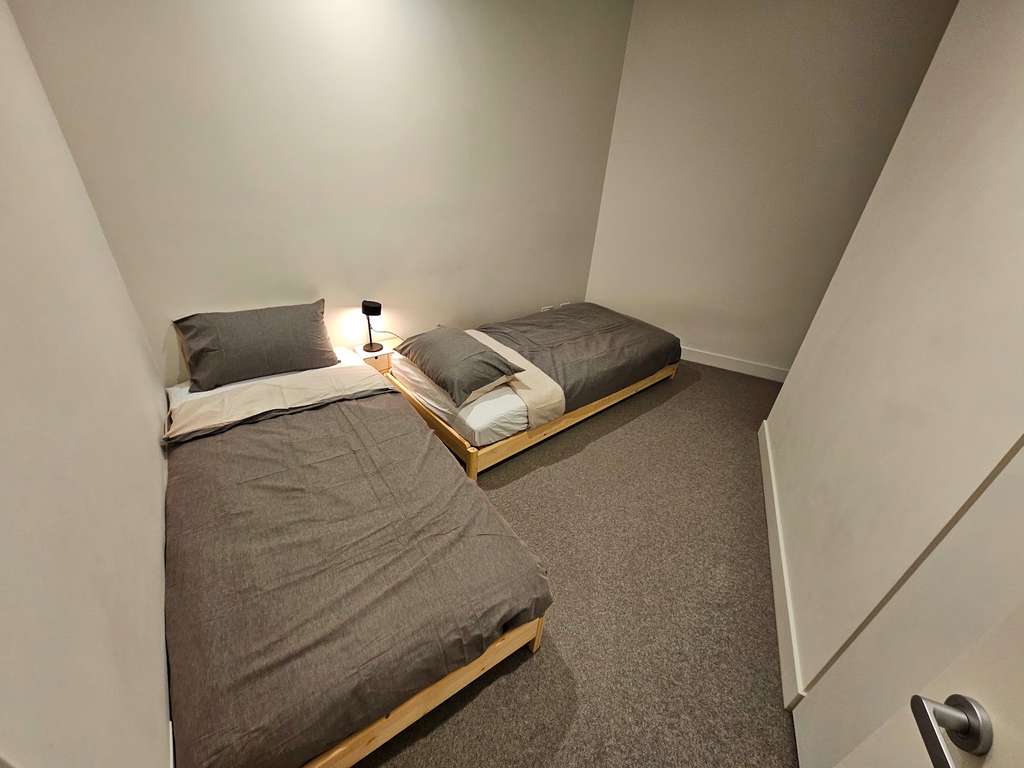 Desk room
